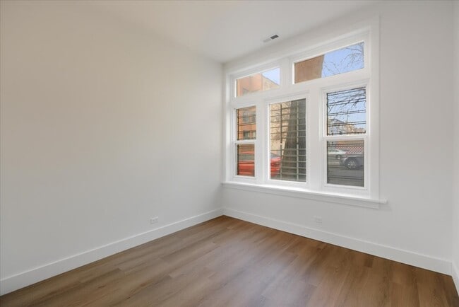 Photo - 3211 W Le Moyne St Unit CH1