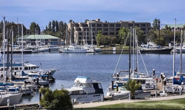 Photo - BEAUTIFUL TOP FLOOR 1 BED 1 BATH CONDO W/... Unit 336