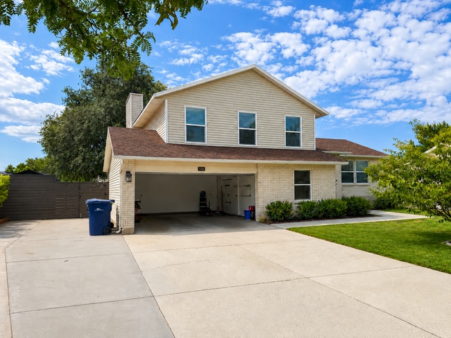 Photo - Spacious 5-Bedroom Sandy Home with Large Fenced Yard