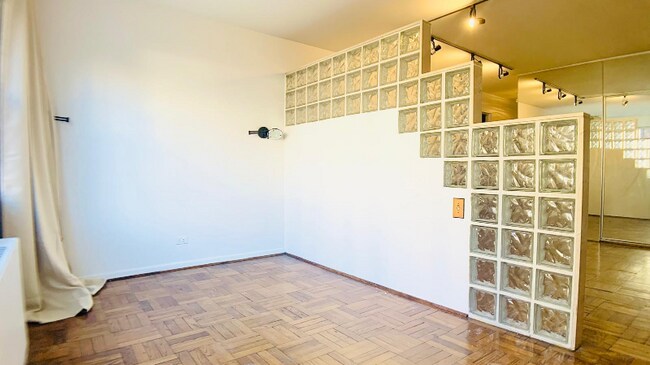 Photo - 155 E 34th St Unit 11C