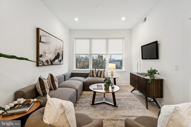 Building Photo - 30 W Allens Ln Unit 309