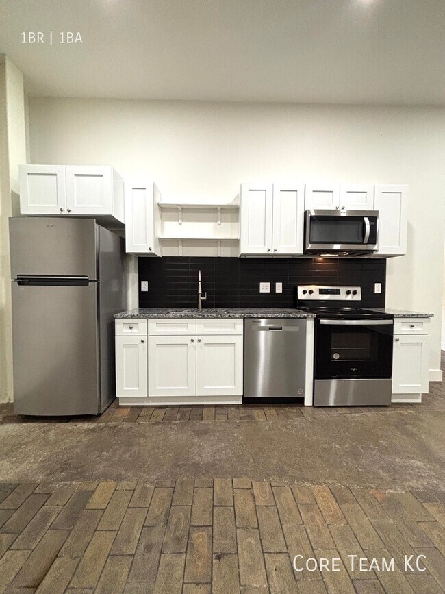 Photo - 3100 E Gillham Plaza Unit 205