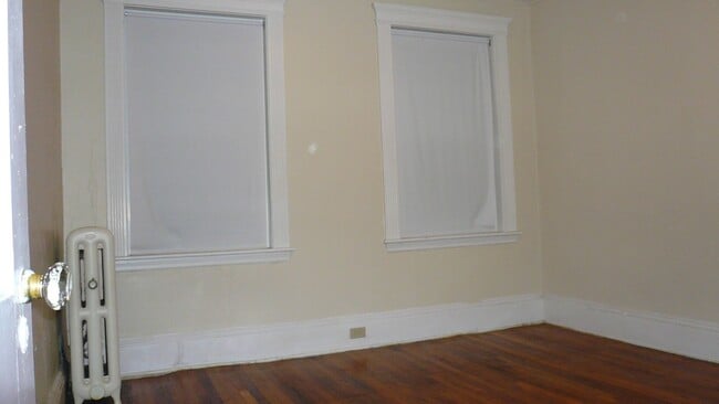 Photo - Packards Corner 3 bed split Heat Hw Inc NO FEE Students ok