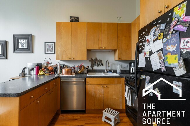 Building Photo - 1446 N Leavitt St Unit 3F