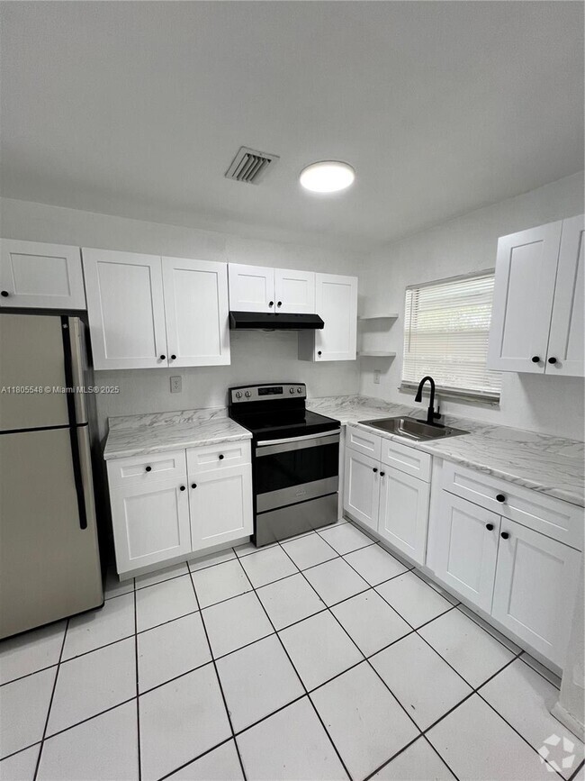 Building Photo - 2596 NE 182nd Terrace Unit 1 Rental