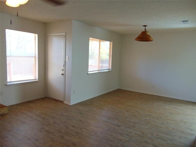 Photo - 604 Mistywood Cir