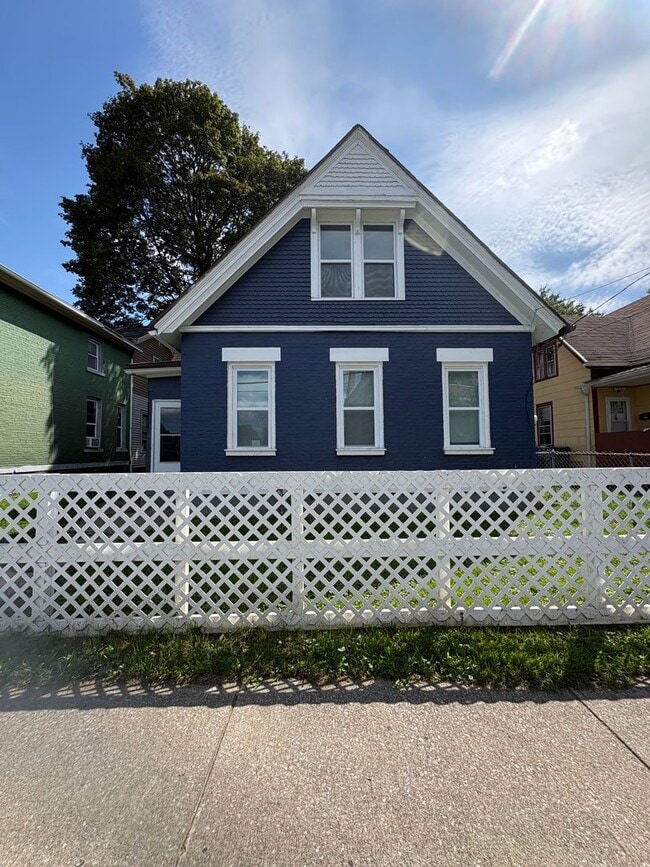 Building Photo - 59 Oakman St