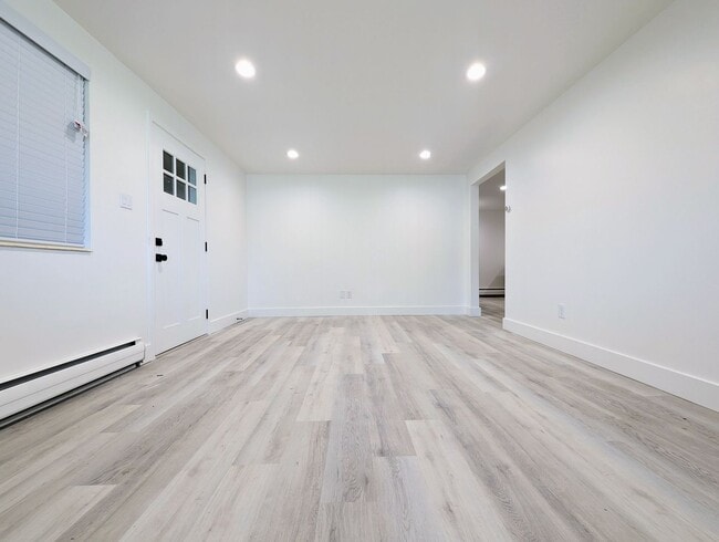 Photo - Beautiful, remodeled 1 bedroom apartment in the heart of sugarhouse. Unidad B