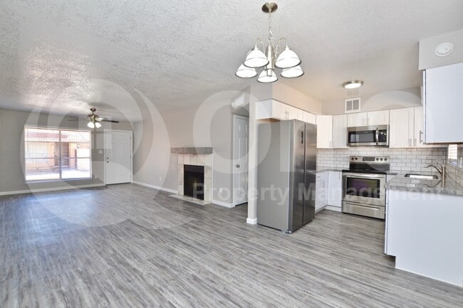 Photo - 645 N Arrowhead Dr