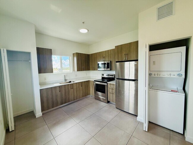 Photo - 1295 W 69th St