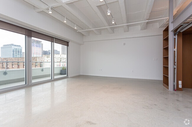 1 BR, 1 BA - 766 SF