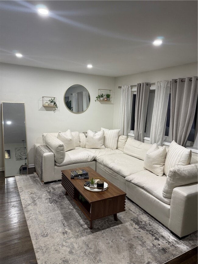 Photo - 1560 Blossom Rd