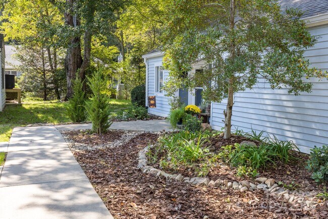 Photo - 104 Llama Wy