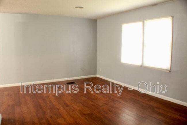 Photo - 967 Duxberry Ave