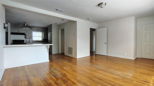 Photo - 13805 Maye Pl