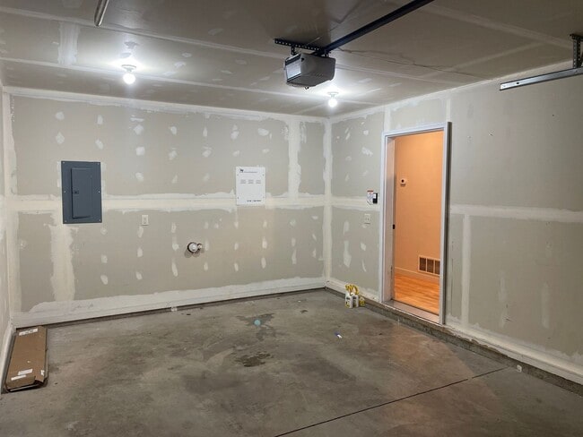 Photo - Great Townhouse with a nice yard!