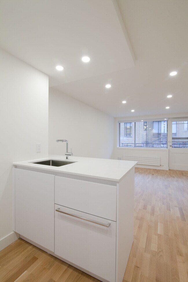 Photo - 3460 Rue Durocher Unit 203