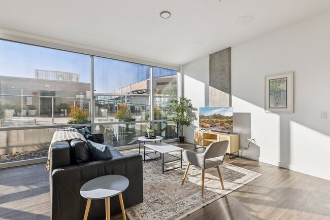 Building Photo - 222 E Jefferson St Unit ID1369268P