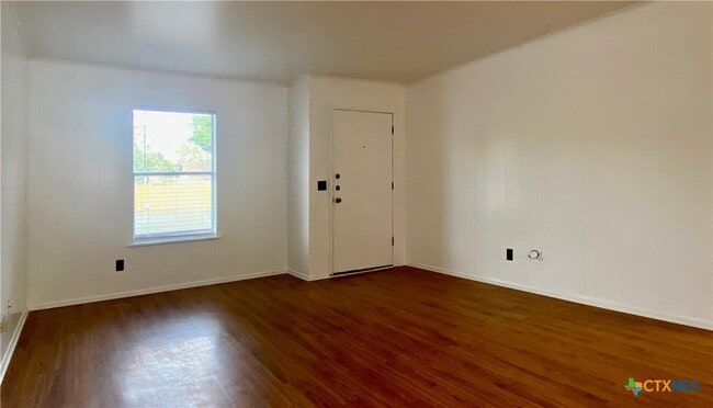 Photo - 507 Buttercup Ln