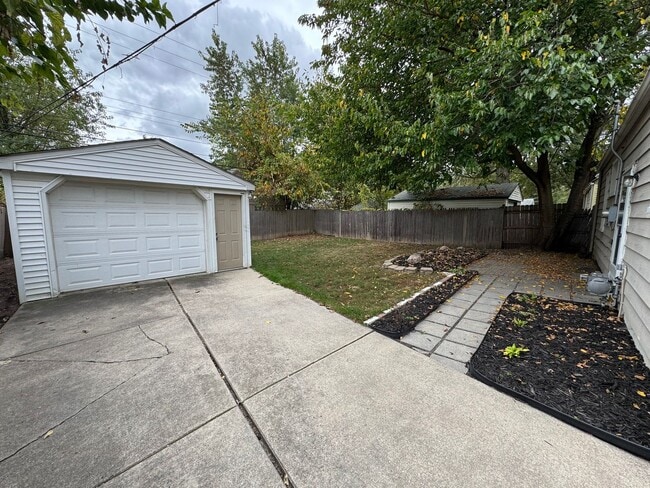 Photo - 2 bedroom ranch with garage and fenced yard
