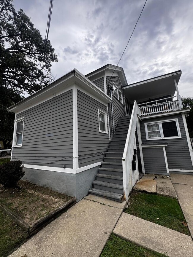 Photo - 140 College St Unit 4