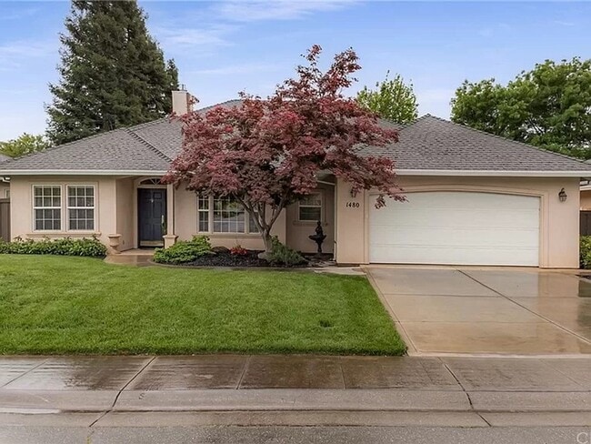 Building Photo - This fabulous 3bd/2ba plus office home sits on a large lot!