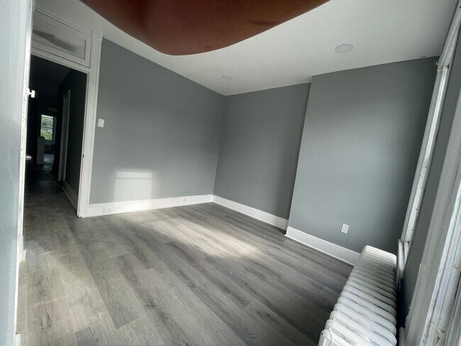 Photo - 30 N 56th St