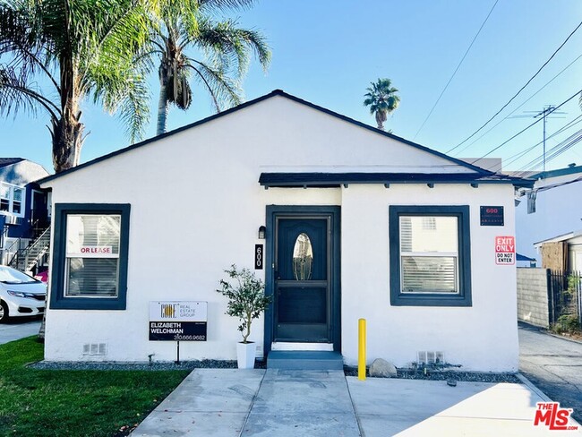 Photo - 600 E Chevy Chase Dr