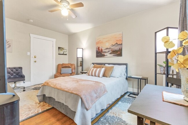 Building Photo - 1329 N Grant St Unit #G-16 Rental