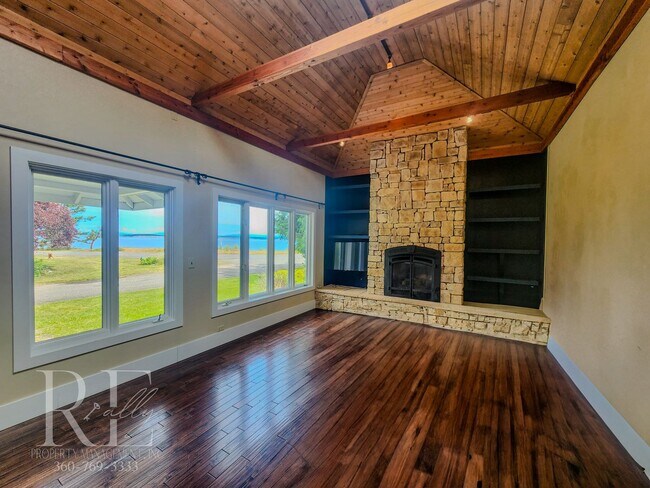 Photo - Stunning Water-View Haven