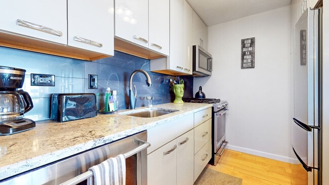 Photo - 8 Whittier Pl Unidad ID1238047P