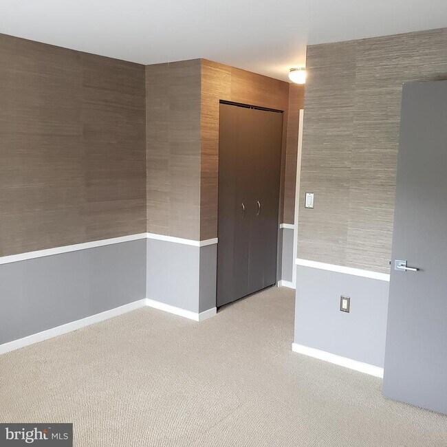 Photo - 534 S Charles St Unidad R81