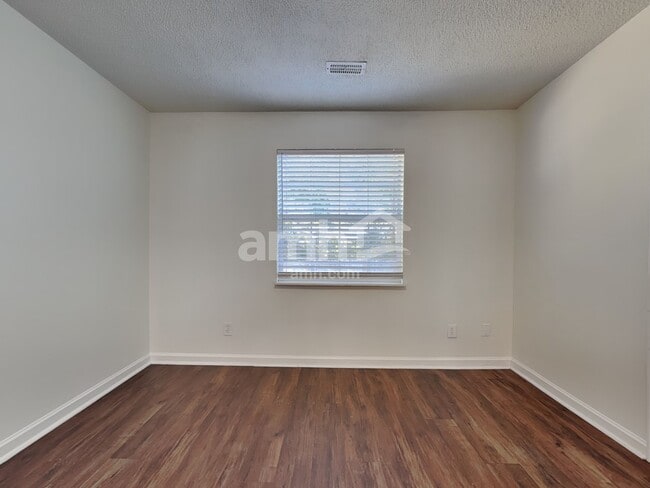 Photo - 7548 Applecross Rd