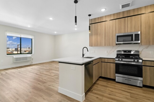 Photo - 582-586-586 66th St