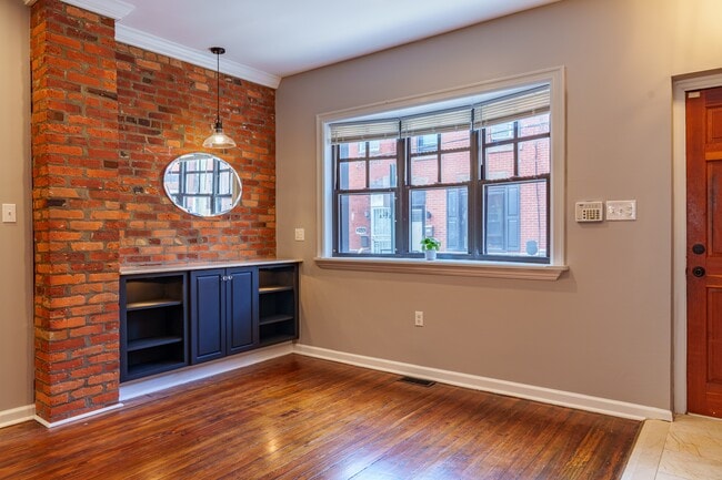 Building Photo - 2523 S Rosewood St Rental