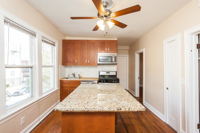 Photo - 2459 N Ashland Ave Unidad #  02F