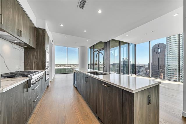 Building Photo - 2120 Olive St Unit 3107