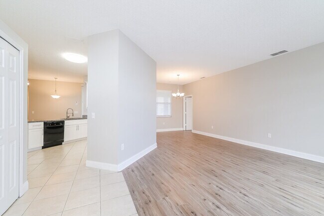 Photo - 552 Viceroy Ct