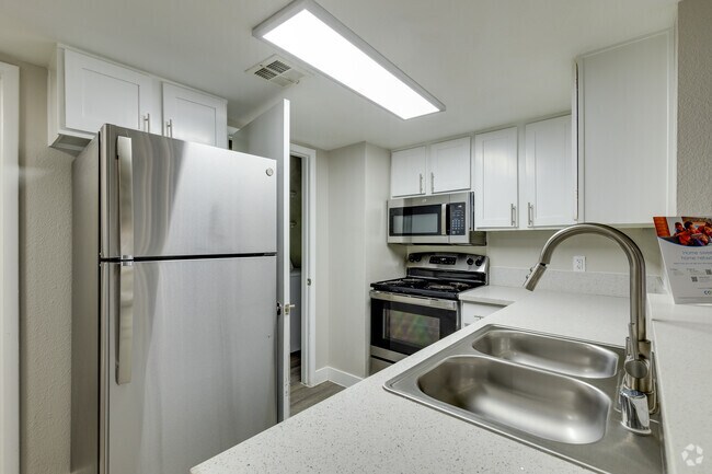 1 BR, 1 BA - 657 PIES2