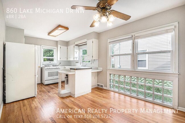 Photo - 860 Lake Michigan Dr NW