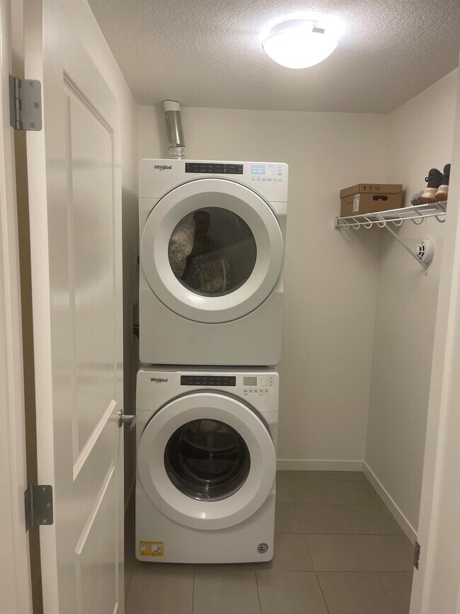 Photo - 1 Bed 1 Bath Unit in Calgary, AB Unit 207