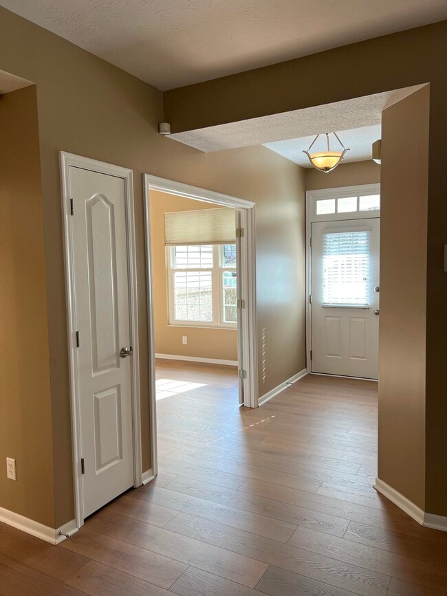 Photo - 2271 Edenderry Dr