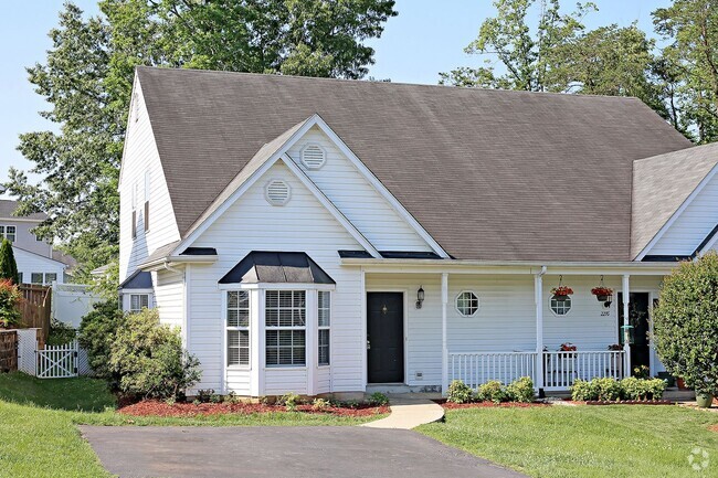 Building Photo - Light-Filled One Level Briarwood Living Rental