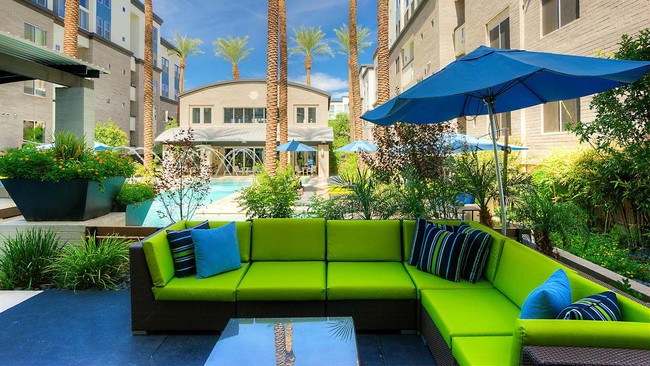 Photo - Level at Sixteenth