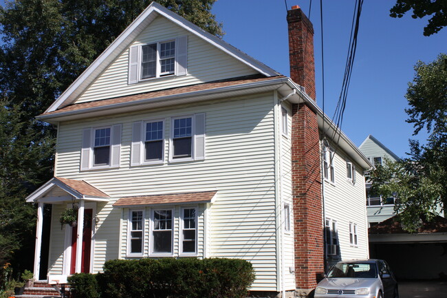 Building Photo - 2 Hilltop Rd Unit 2 Hilltop Rd