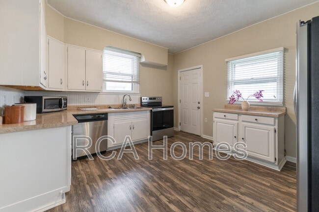 Photo - 1015 Olive St