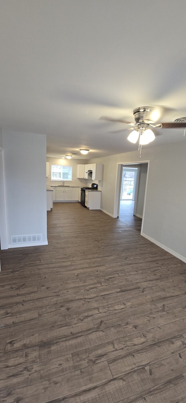 Photo - 909 Van Horn St