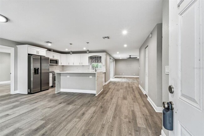 Photo - 6005 Lakeside Dr