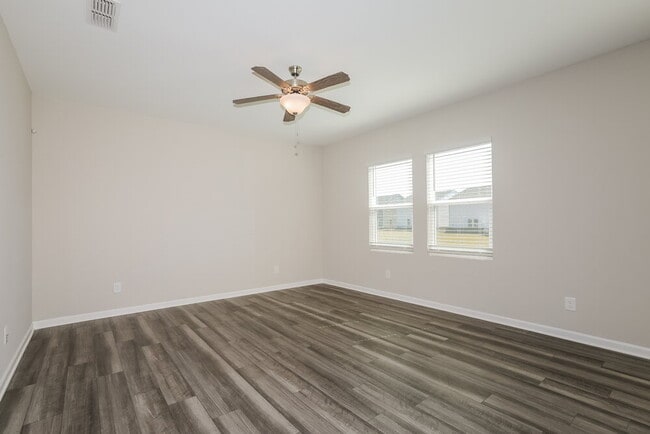 Photo - 637 Knightsbridge Ln