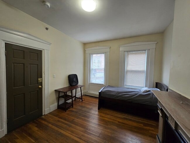 Photo - 28 Derne St Unit 6